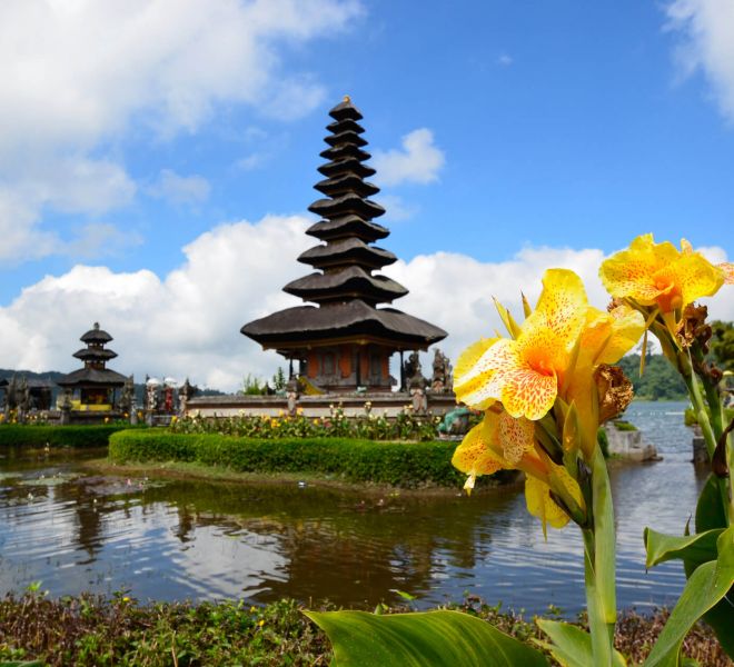053-ulun-danu-beratan-water-lake-temple-is-one-of-the-most-beautiful-places-in-bali